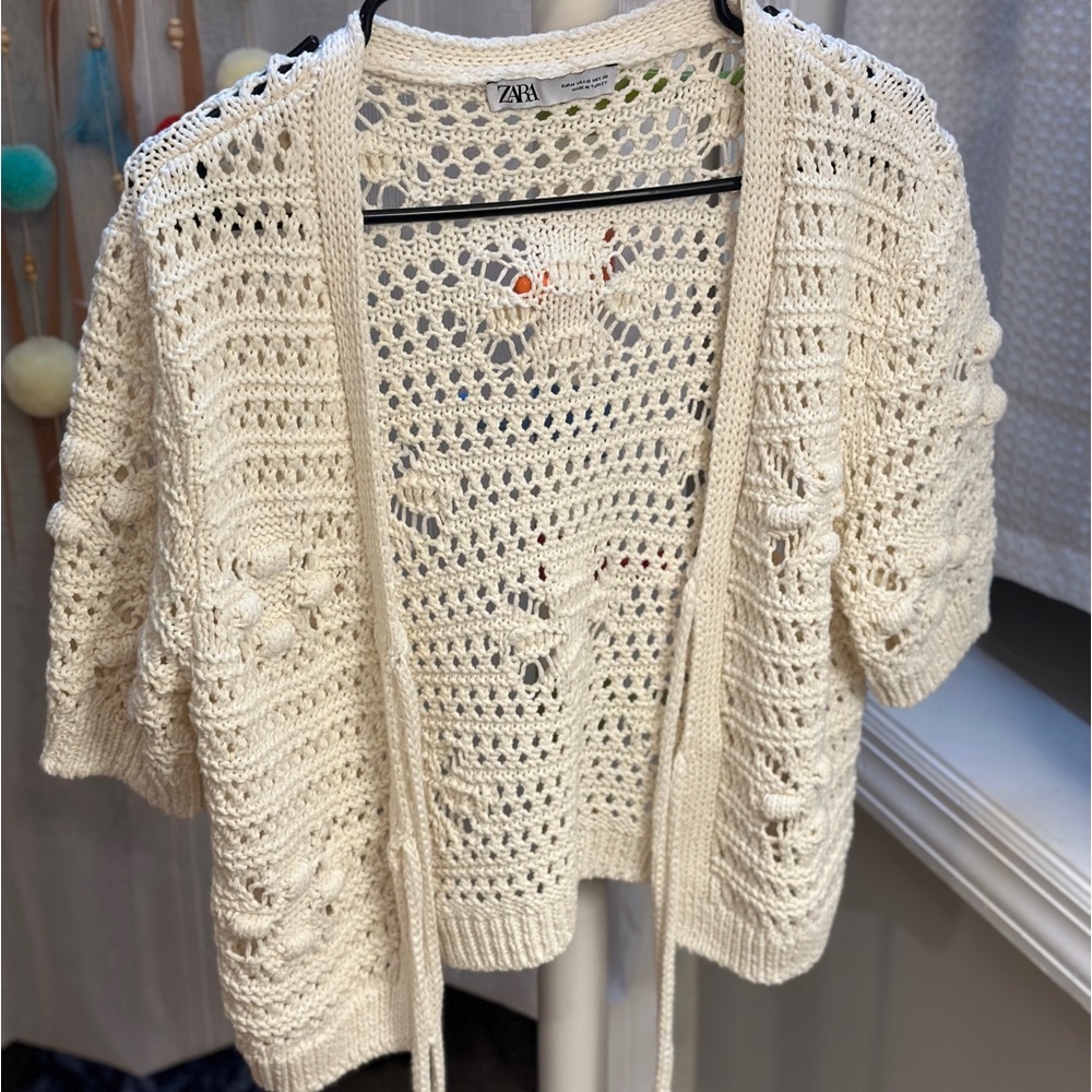 NWOT Zara embroidered knit cardigan. Short sleeves. Size M